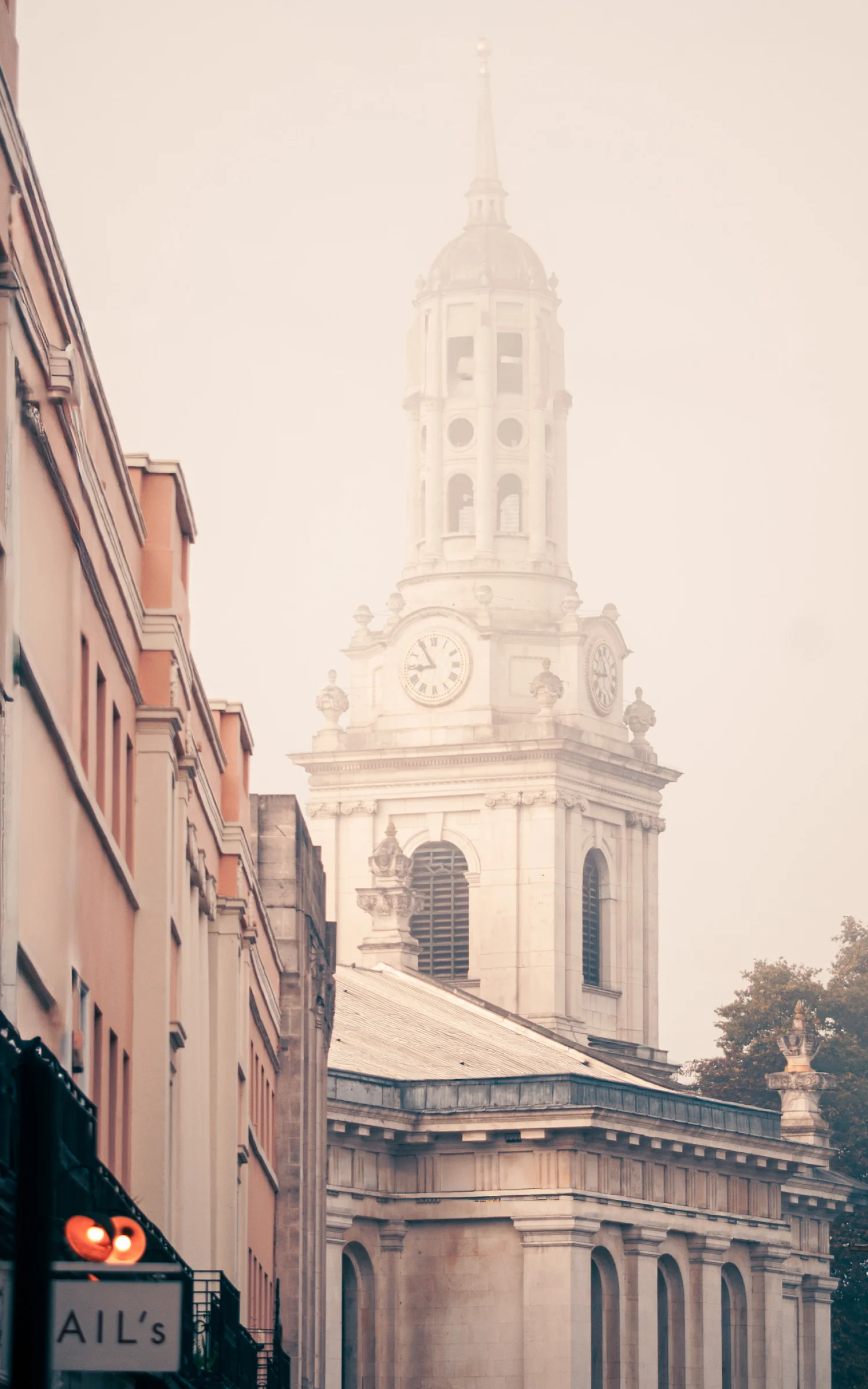 View FOTO's collection of london photographs.